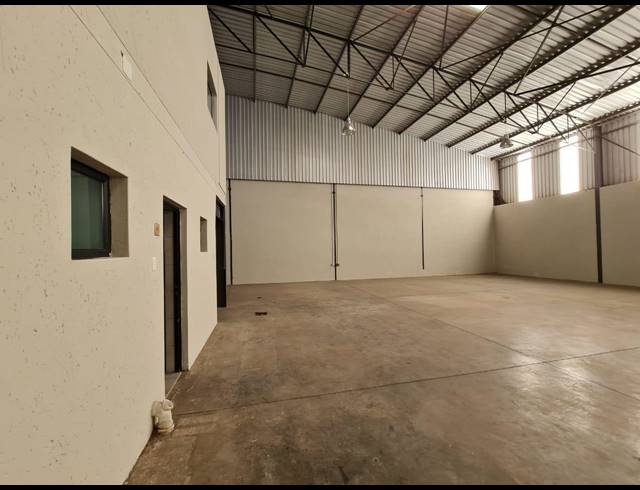 350M² WAREHOUSE TO LET IN WYCHWOOD